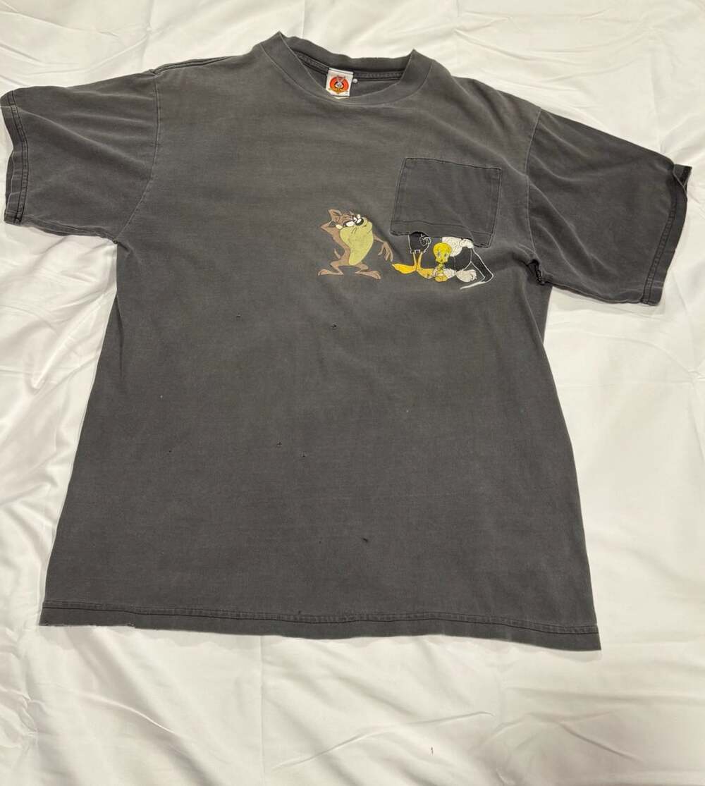 Looney Tunes Pocket T-Shirt Vintage 1997 distressed,holes